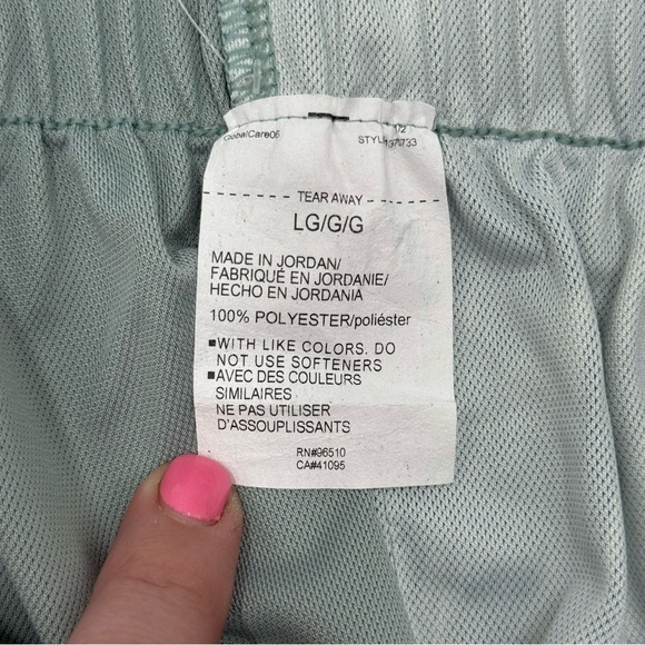 NWT Under Armour Women’s Play Up Inset Shorts Green Large Moisture-Wicking - Picture 7 of 11